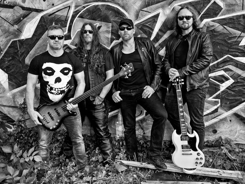 Die Rokkers heizen beim Rockspektakel in Delitzsch ein.