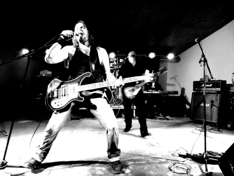 Die Rokkers heizen beim Rockspektakel in Delitzsch ordentlich ein.