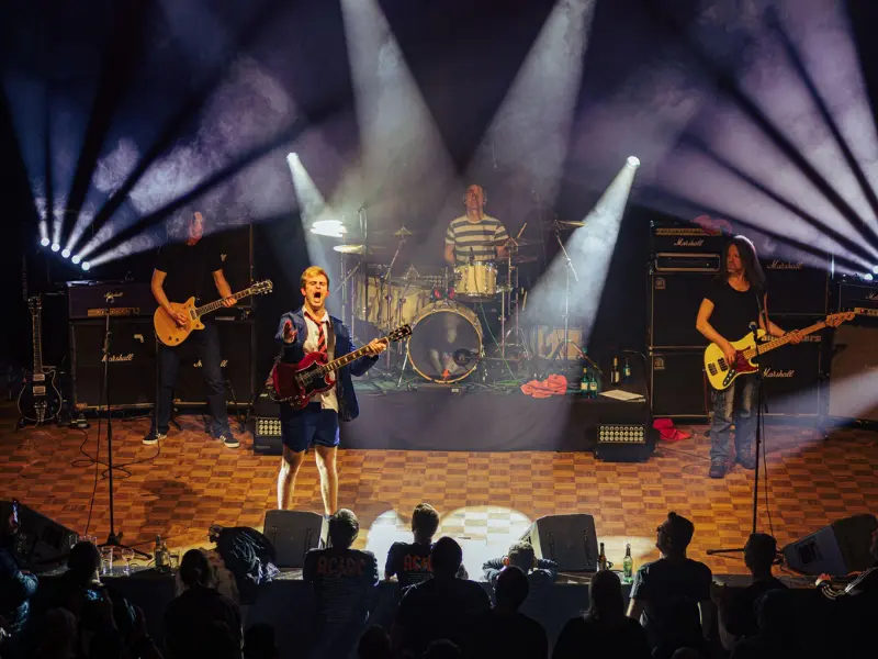 The Jailbreakers bringen an Halloween AC/DC auf die Bühne im Delitzscher Bürgerhaus.